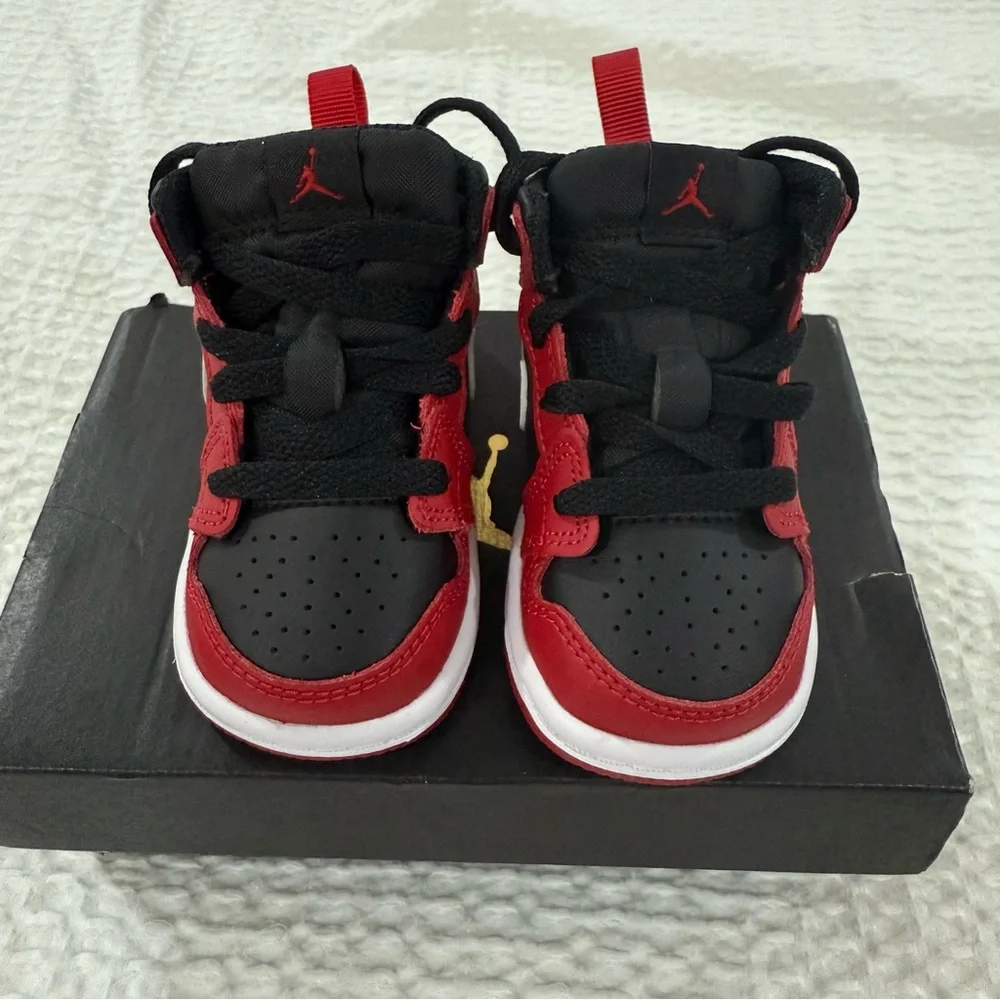 Jordan 1 Mid Toddler Basketball Shoes - Picture 2 of 5